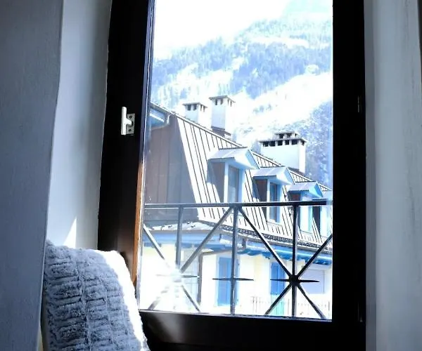 Апартаменти Modern Flat In The Heart Of